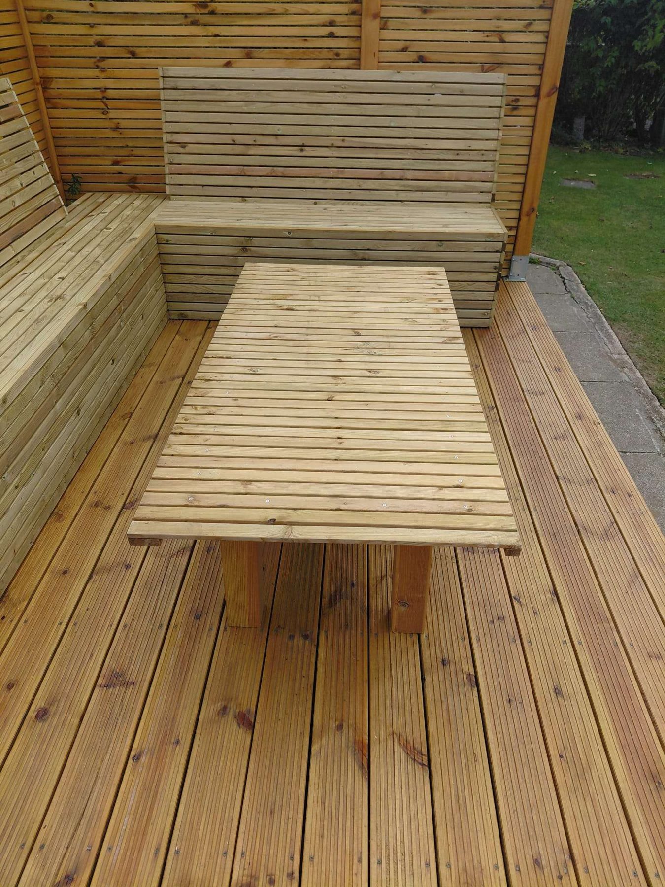 Close-up of the built-in bench and slatted table on the deck